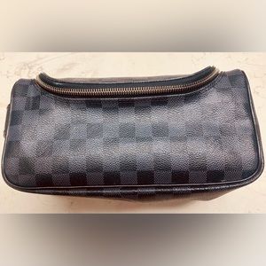 AUTHENTIC LOUIS VUITTON Damier Graphite Toiletry Pouch